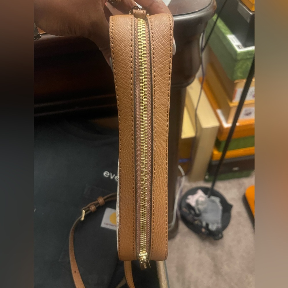 Authentic Michael Kors Crossbody - Picture 8 of 9